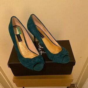 New Steve Madden Green Suede Pumps - Size 10